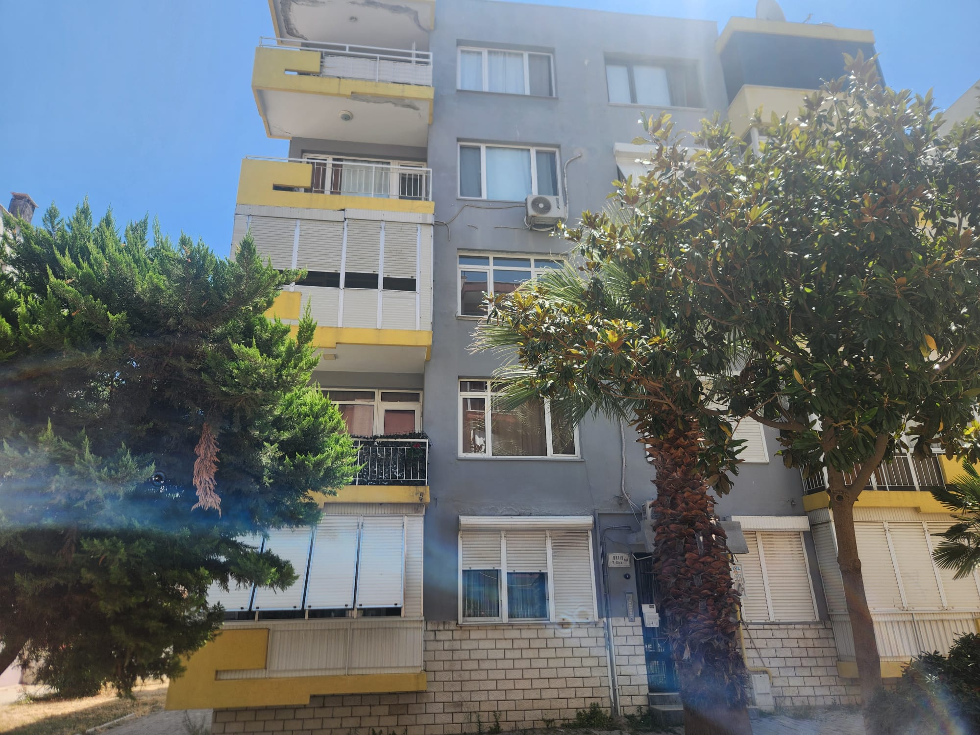 Narlıdere Merkezinde Metro Yakını Kiralık Ara Kat 3+1 Daire.